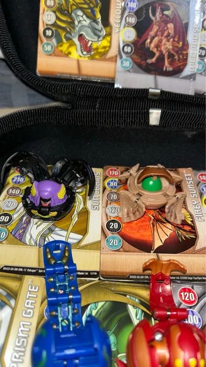 6 bakugans 11 cartas e 3 chaveiros. - Foto 2
