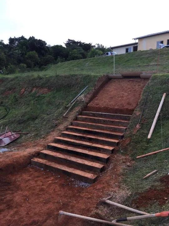 Mourão para Cerca e Curral- Dormentes de Ferrovia 17xmx24cmx2,80metros. - Foto 4