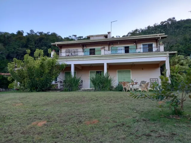 Venda de Casa com 3 Suites em Condomínio Fechado na Graminha - Bromélias - JF