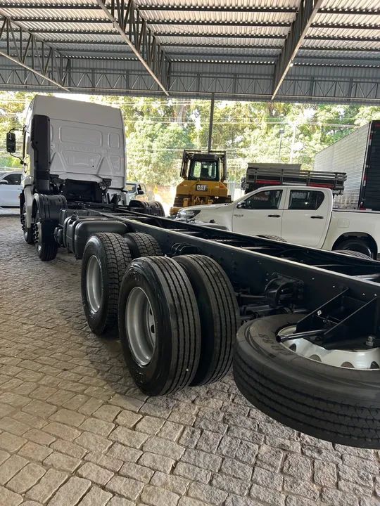 VW 26.280 6x4 Chassi 2023 O KM sem Uso  - Foto 5