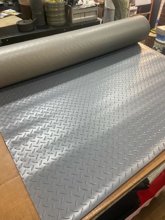 Piso emborrachado cinza