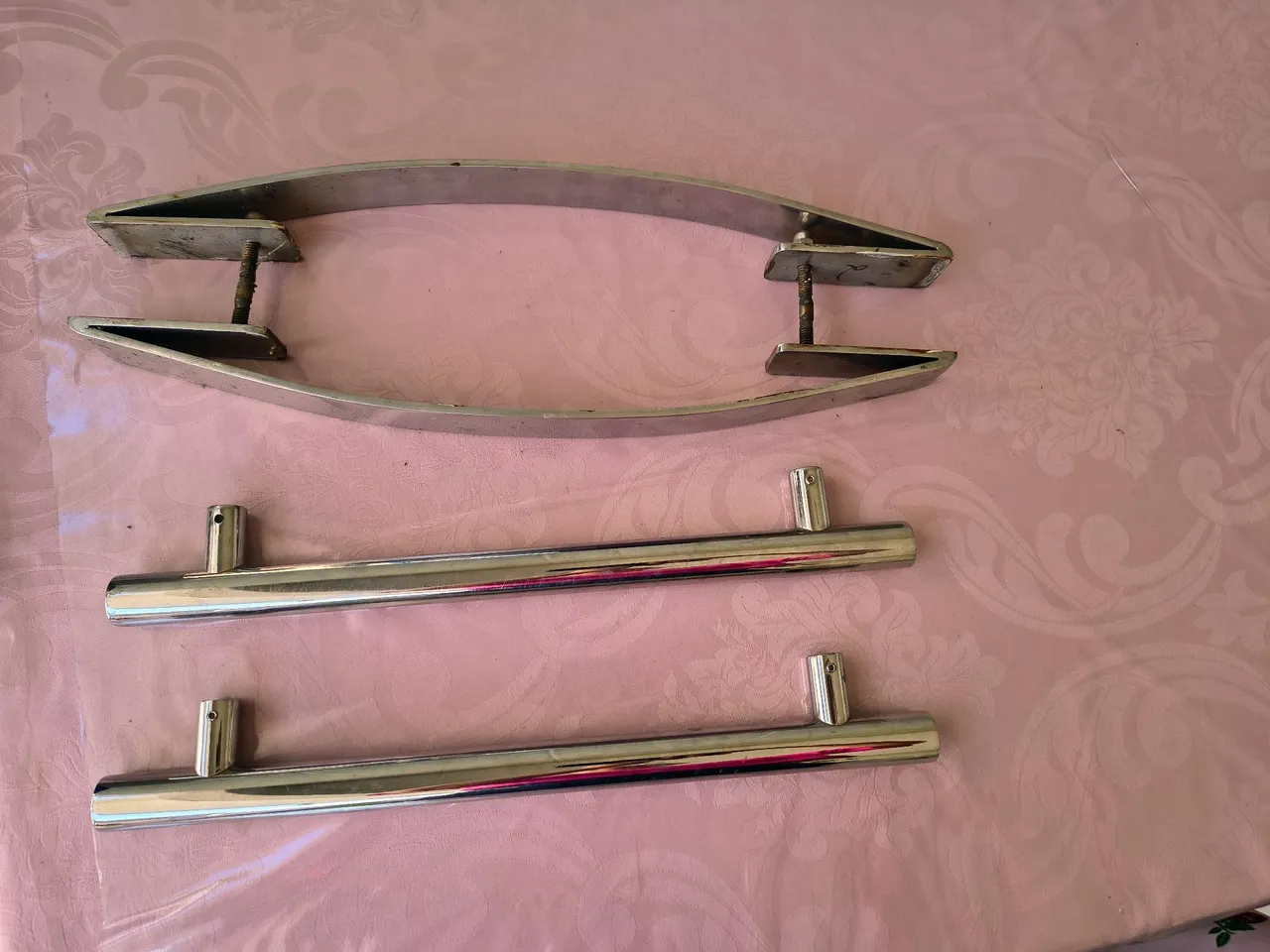 Puxadores para Porta de Vidro em Aço Inox.