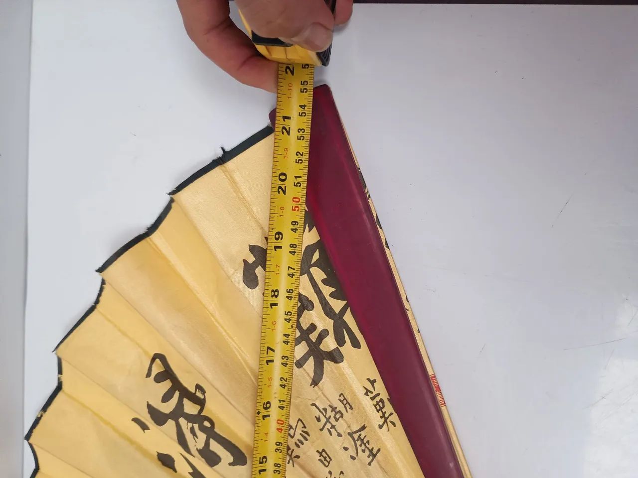 Leque de mão tecido estampado oriental aberto 53 cm x 33 cm - Foto 5