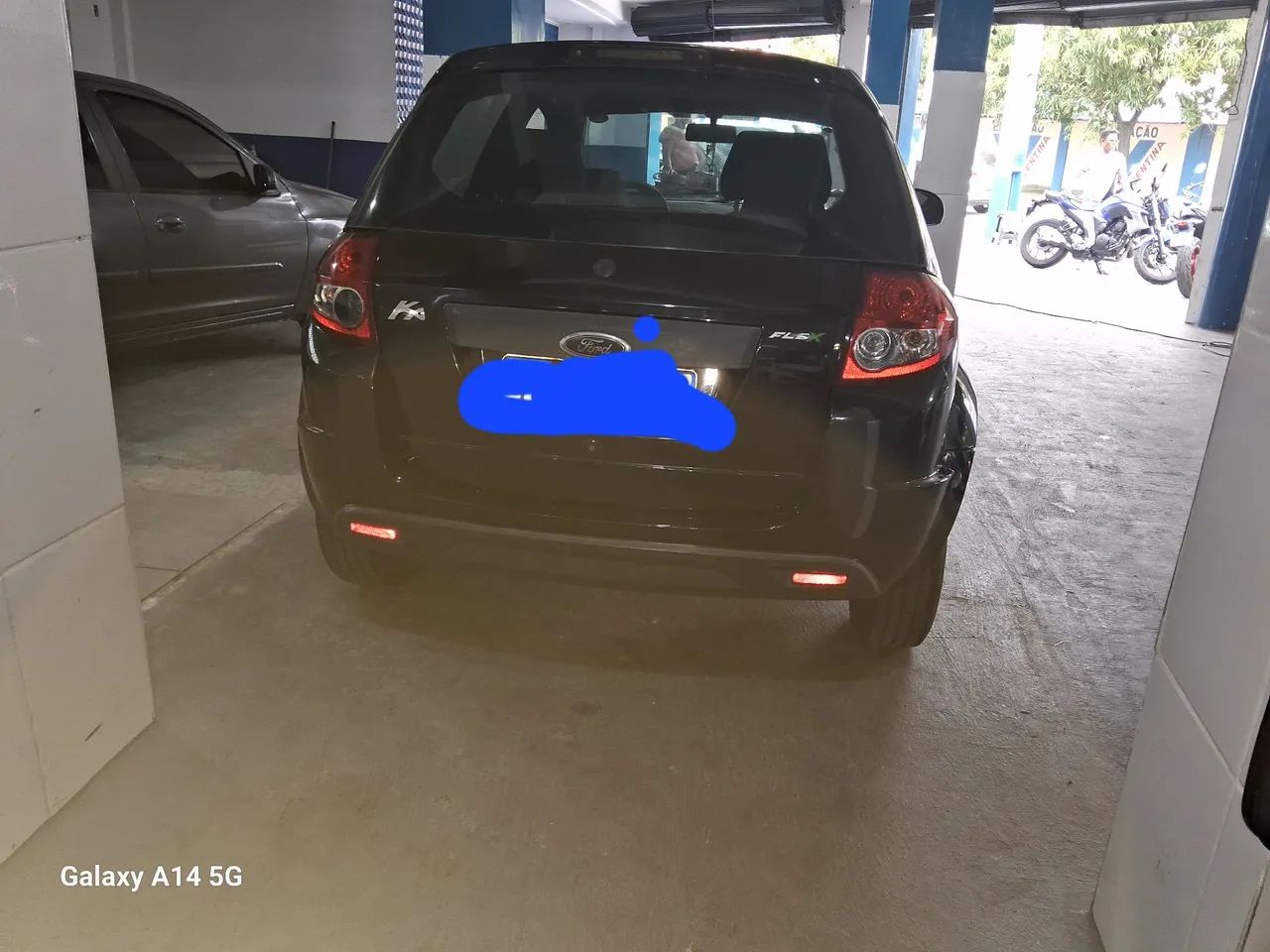 Vendo ou troco Ford ká 12/13 em excelente estado  23.500