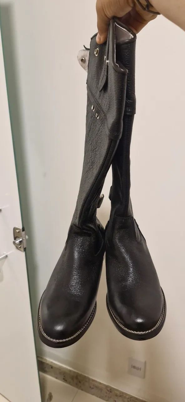 Bota de couro legítimo novíssima