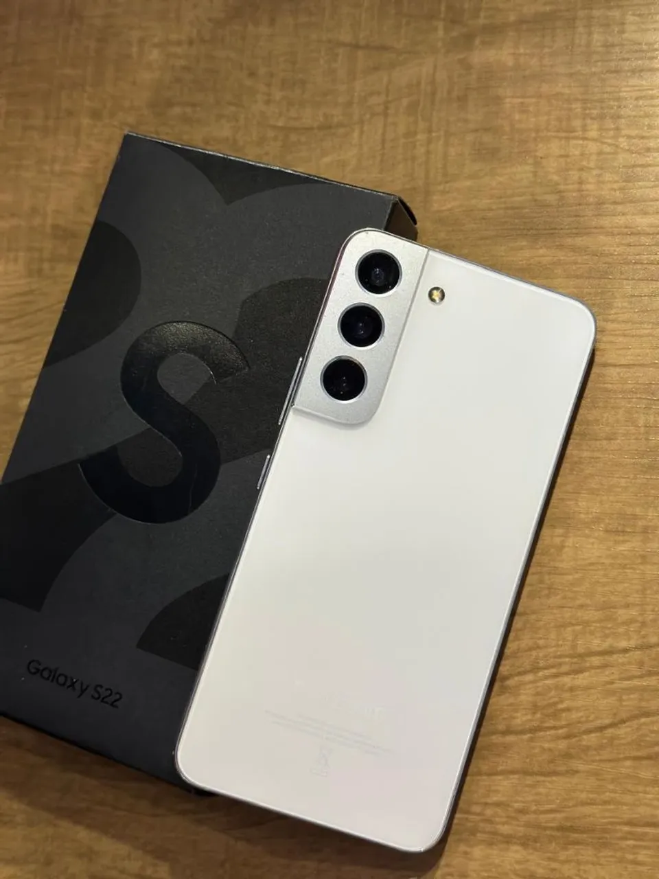 Samsung S22 praticamente novo
