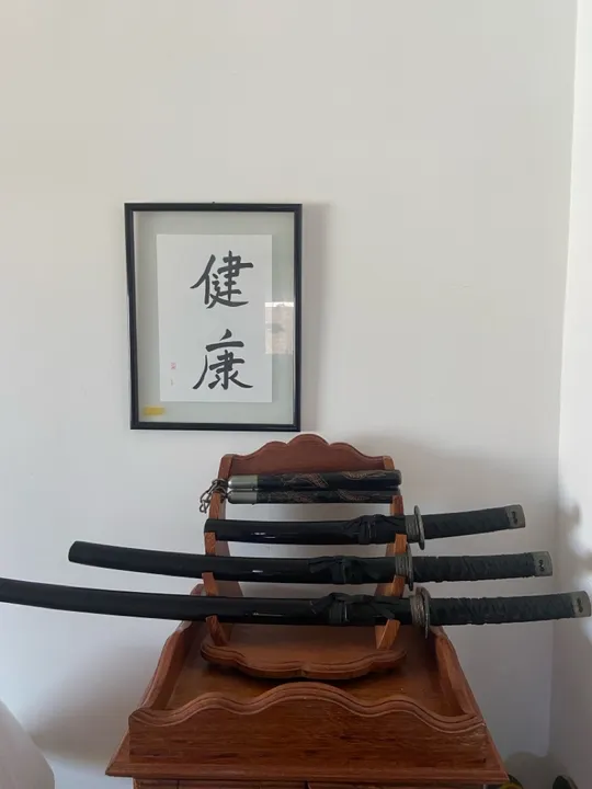 Quadro com caligrafia japonesa, saúde e paz.