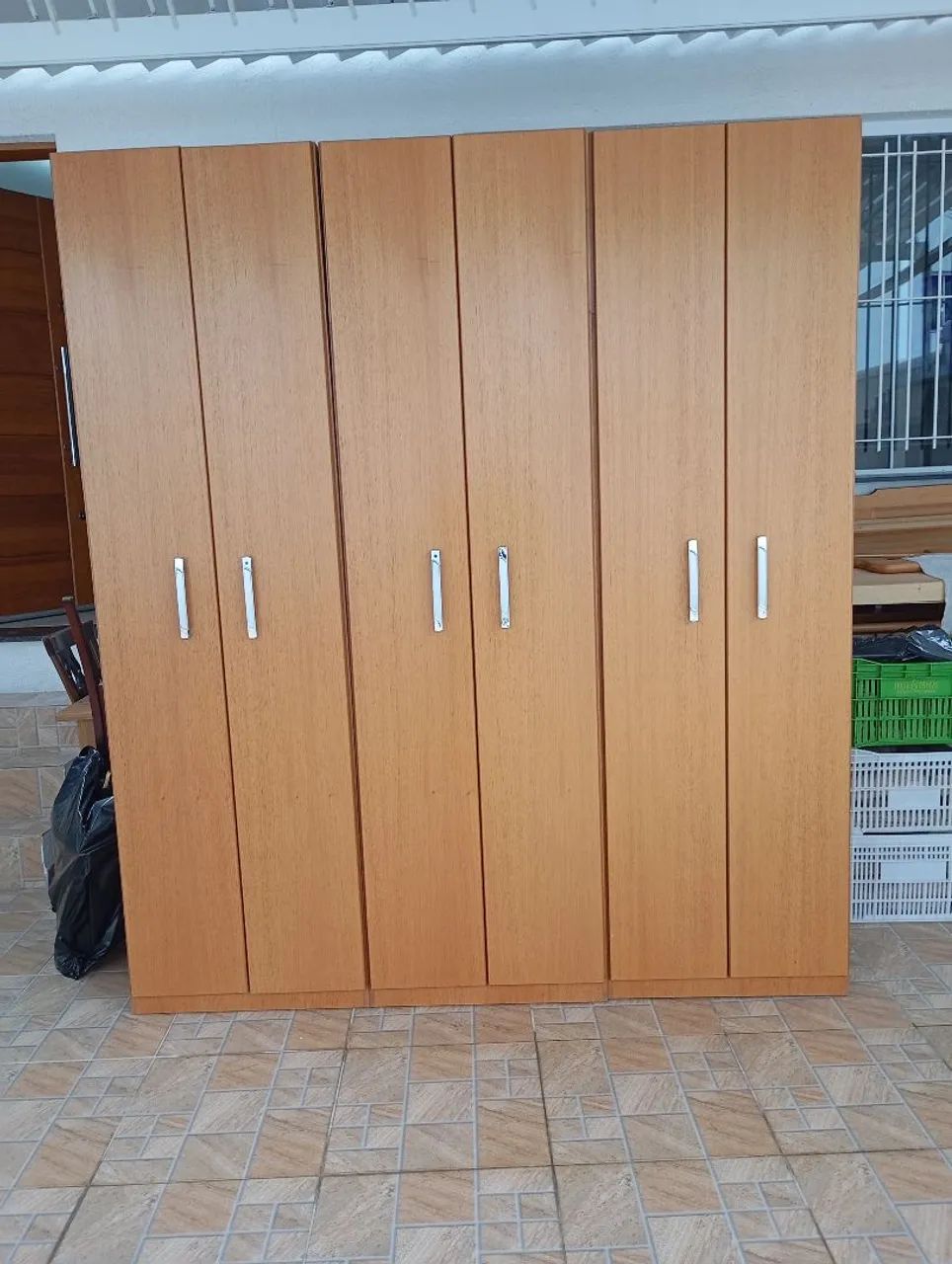 Guarda-roupa de 6 portas de madeira maciça