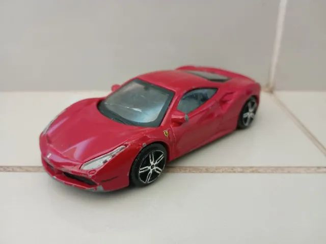 Miniatura ferrari 488 burago 1:43