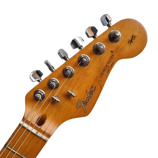 Fender Squier マルチレイヤー　ストラト Standardシリーズ Fender Squier マルチレイヤー ストラト Standardシリーズ Fender