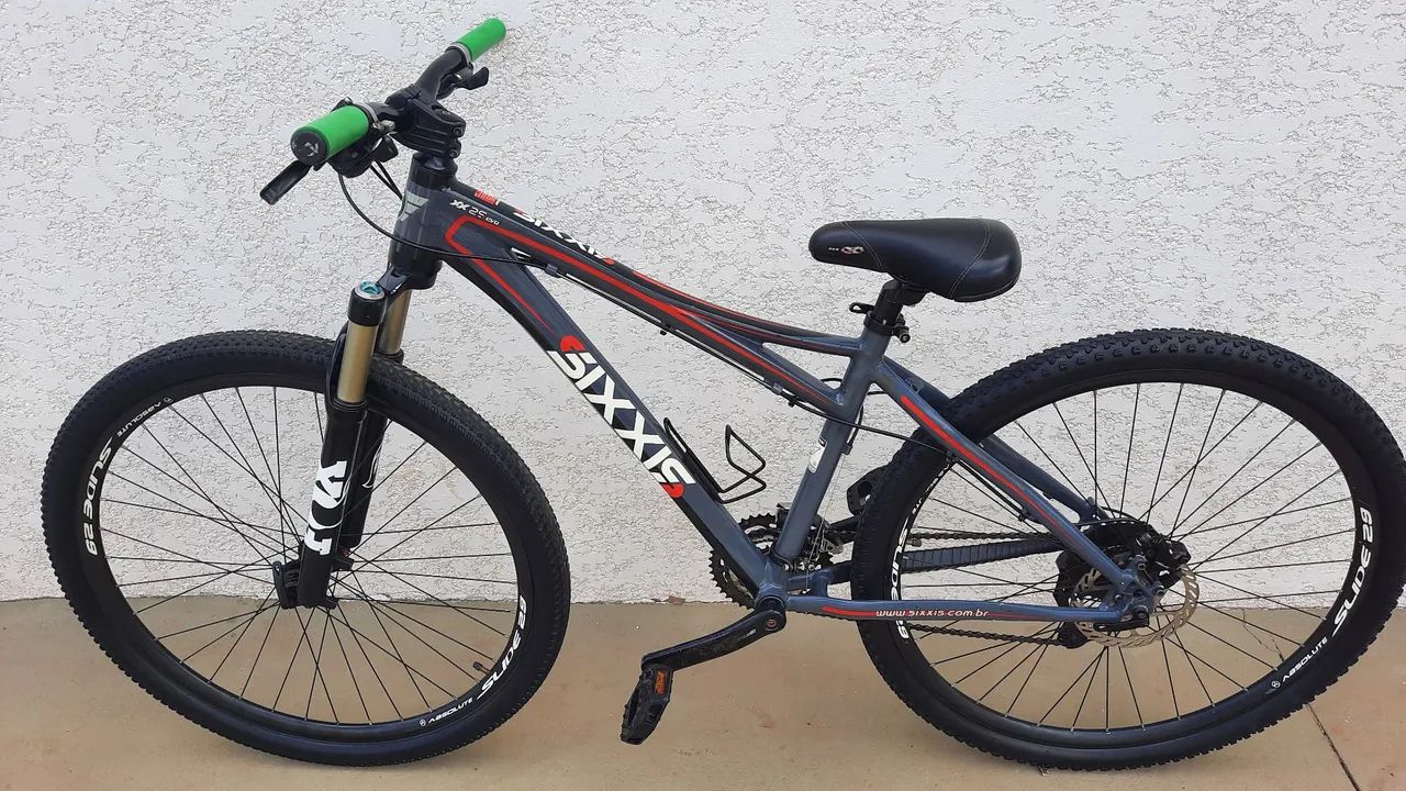 Bicicleta Sixxis Aro 29, kit shimano tamanho M - 17', bem conservada, freeride