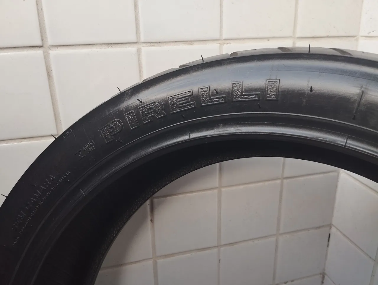 Pneu Traseiro Pirelli 140/70/17 para Fazer 250/Twister 250