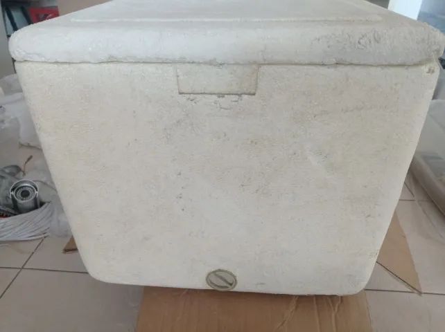 Caixa de isopor em bom estado (0,34m X 0,44m X 0,67m = 100L) - Foto 2