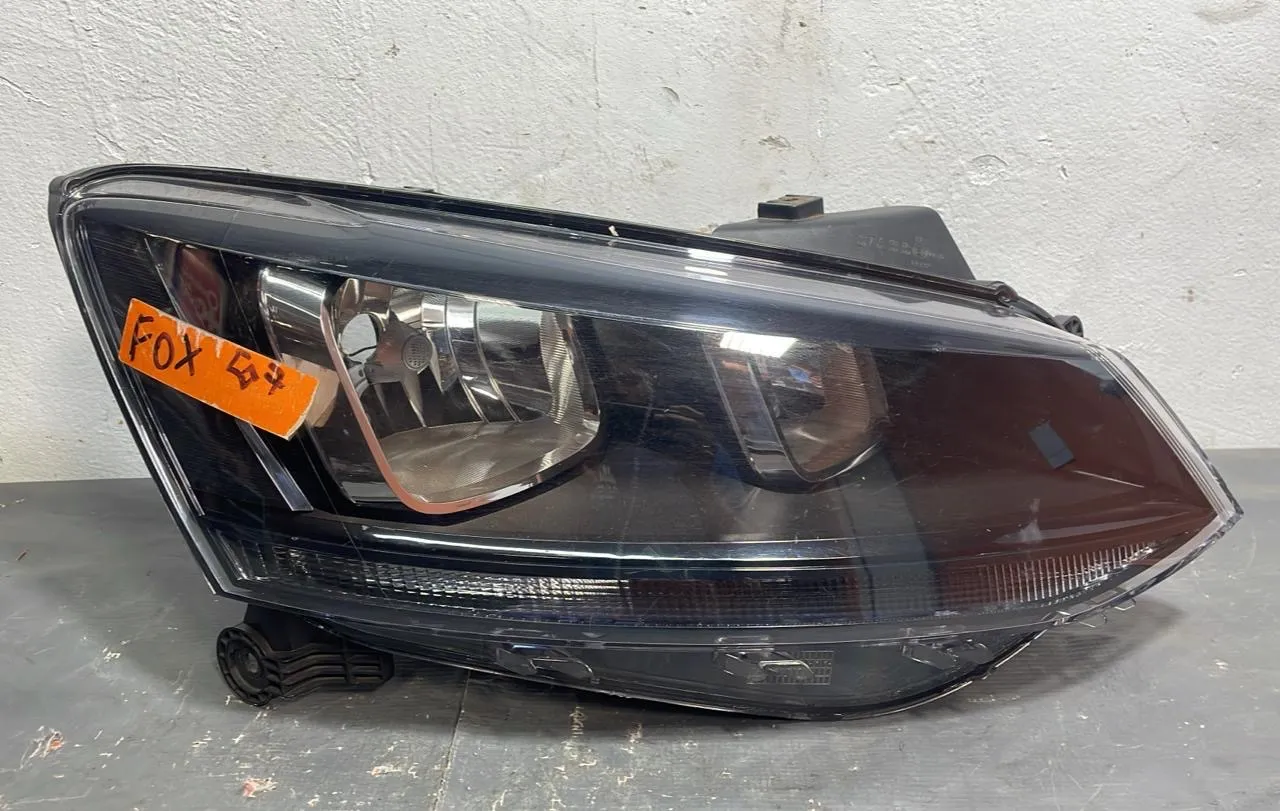 Farol Volkswagen Fox G7 2014 lado direito