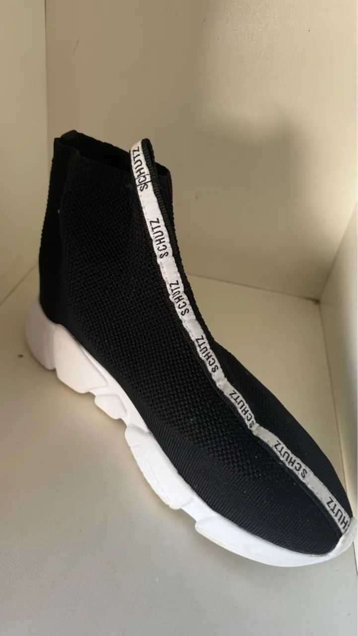 Tênis Schutz Preto com detalhes em branco