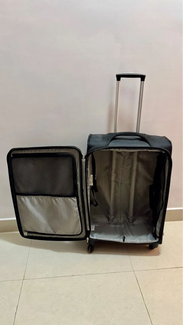 Mala de viagem preta com rodinhas - Foto 4