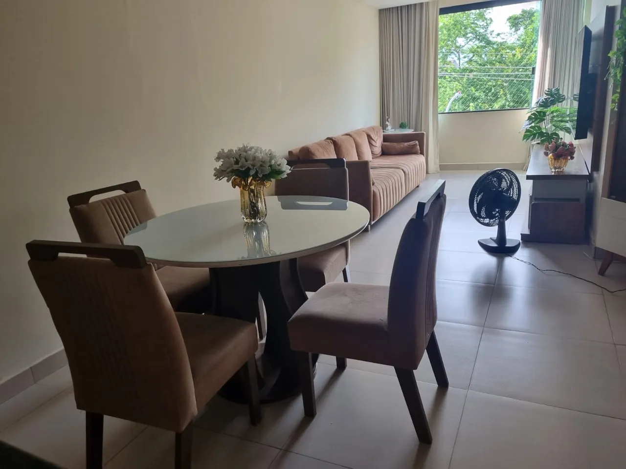 Mesa de Jantar Redonda em Madeira