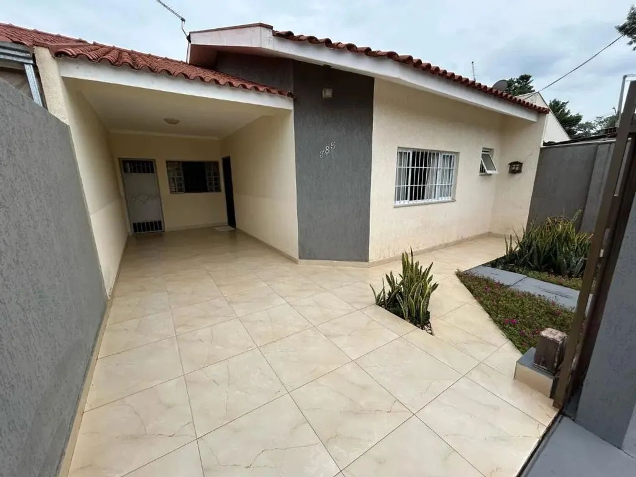 Casa à venda em Maringá, Parque das Laranjeiras, com 3 quartos, com 99.92 m²