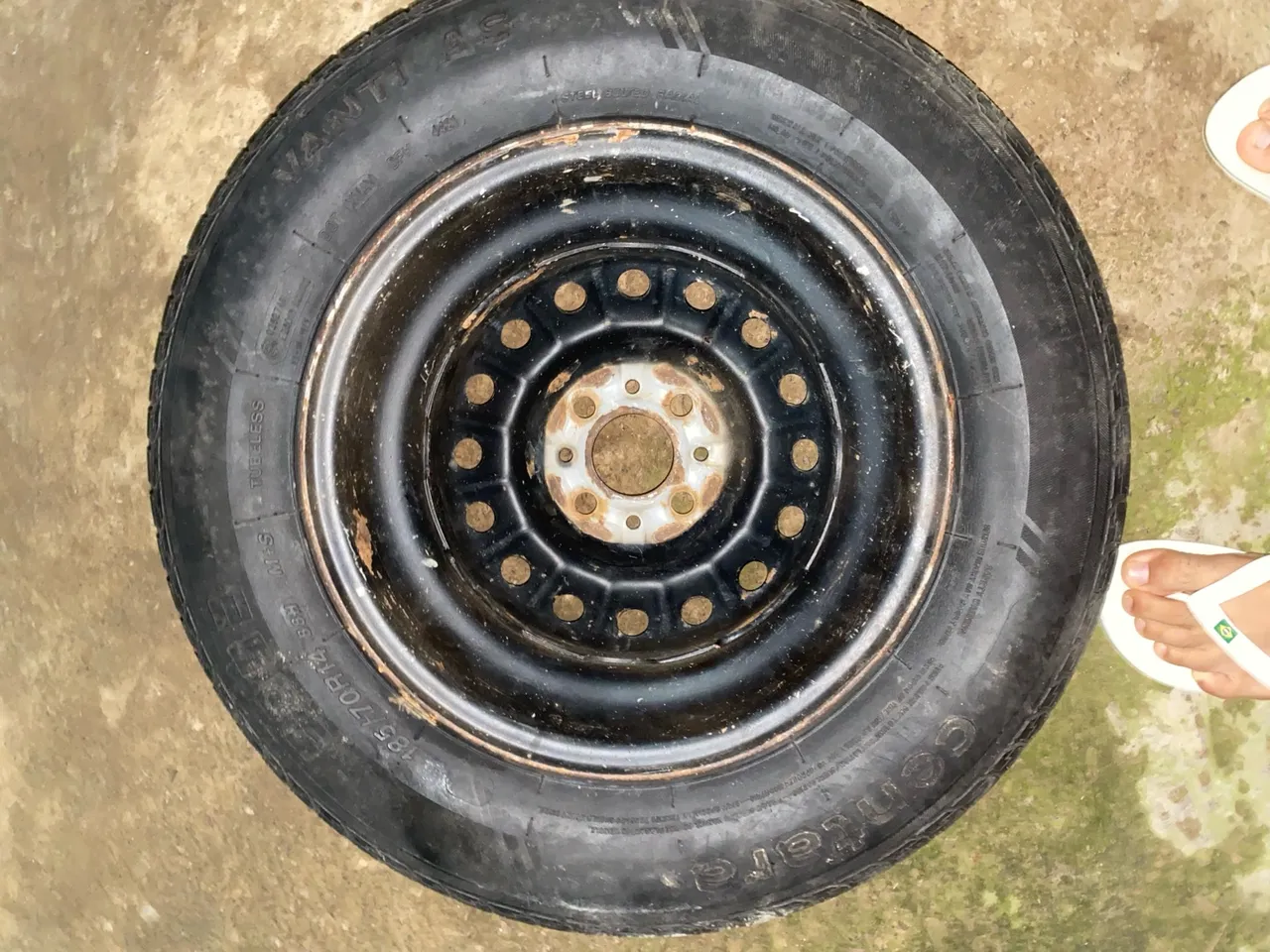 Pneu aro 14 ,185/70R14 Continental