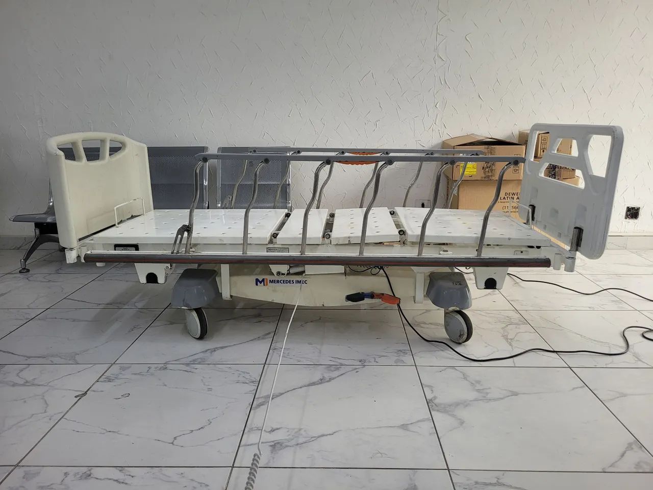 Cama hospitalar elétrica com 12 movimentos 