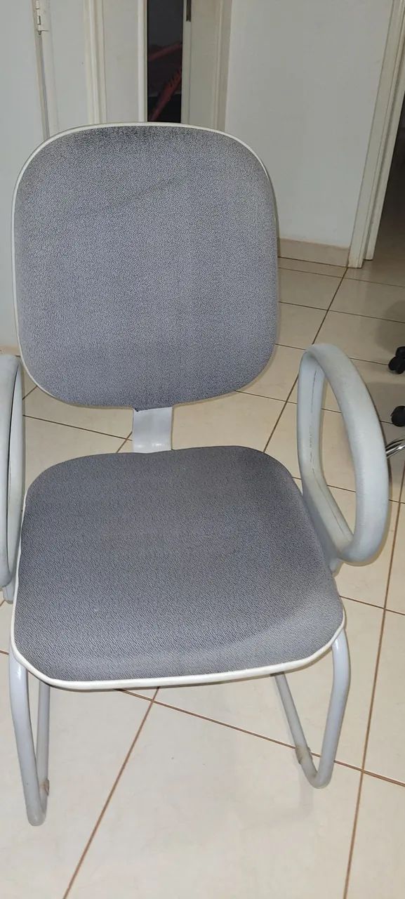 Cadeira de escritório cinza - Foto 2
