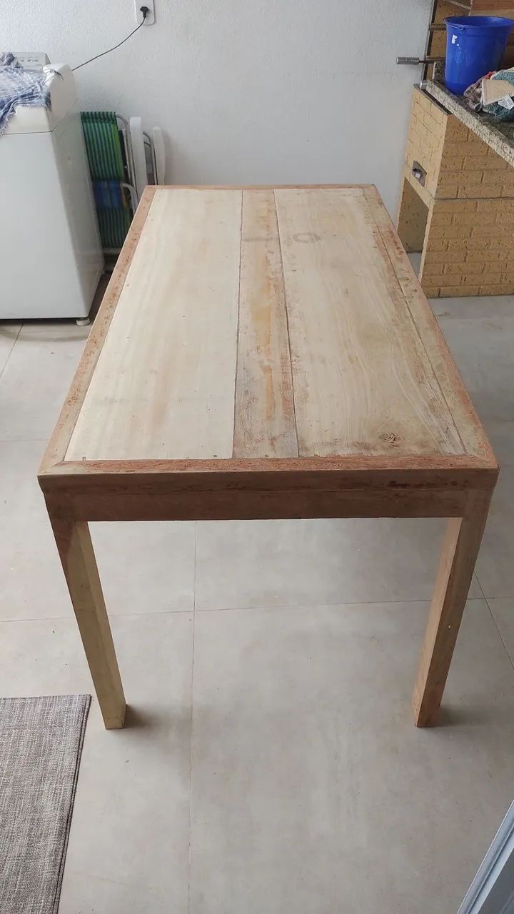 Mesa de madeira rústica