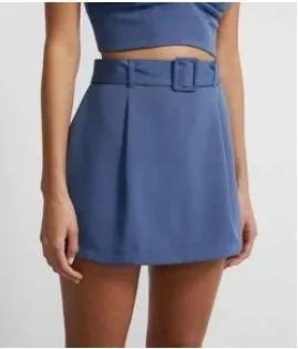 Short Saia em Crepe com Cinto de Fivela Quadrada