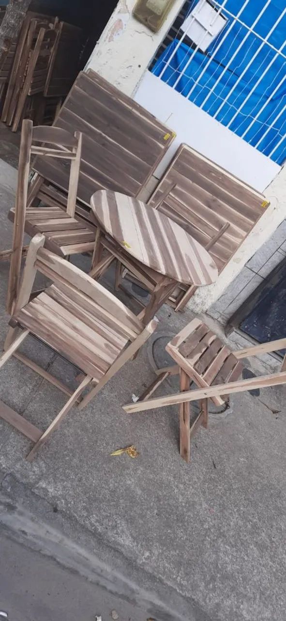 Conjunto de mesa e cadeiras de madeira dobrável - Foto 2