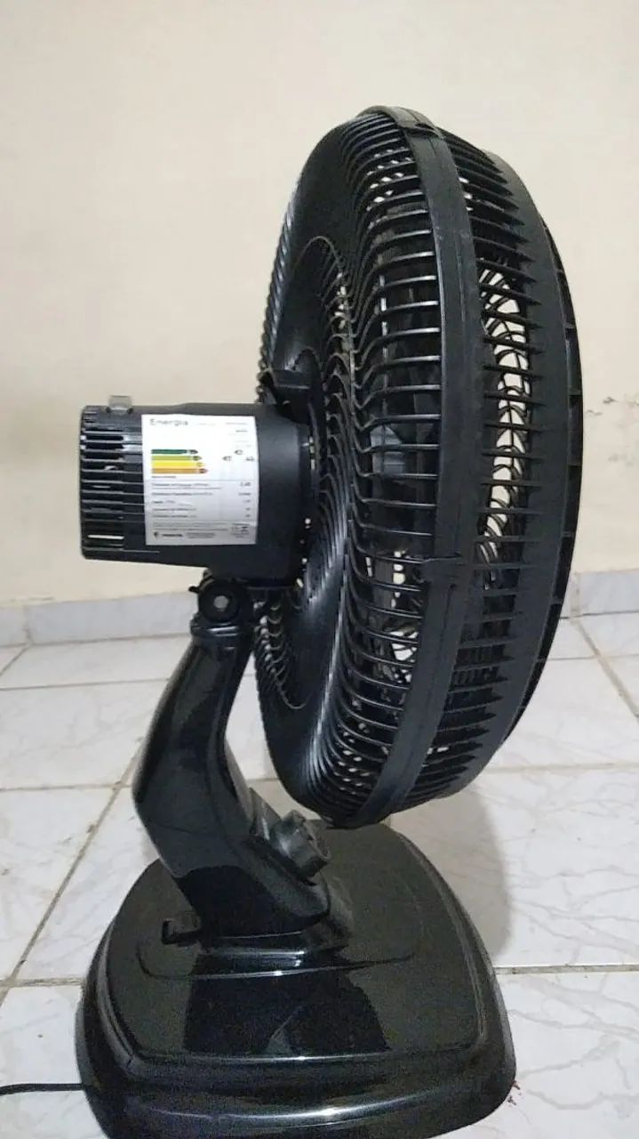 Vendo Ventilador de Mesa Mallory 3 velocidades, 9 pás 127V  - Foto 4