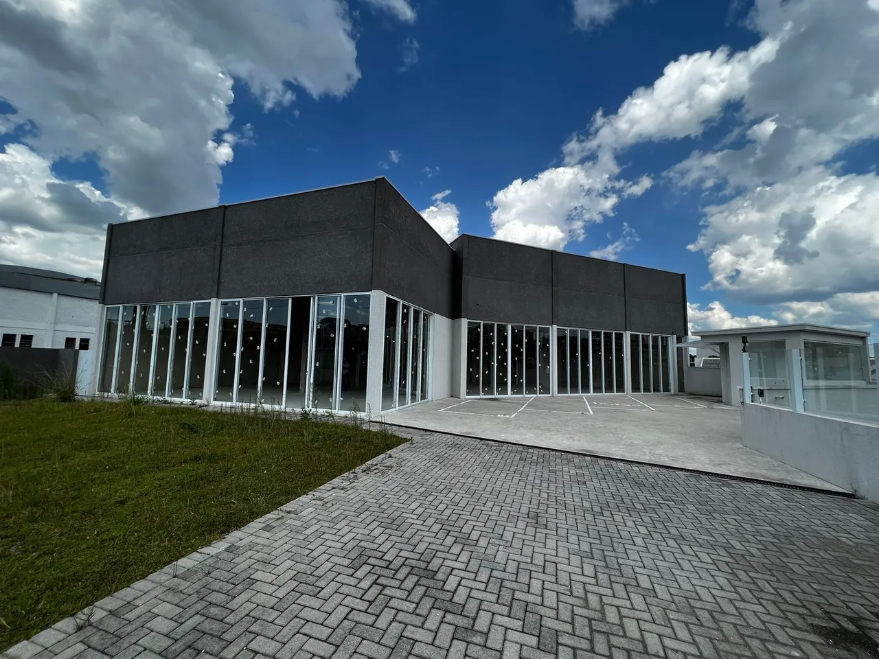 Centro Comercial ViaVerde Centre com Lojas de 74 a 442m² e Escritórios com 44 a 276m²