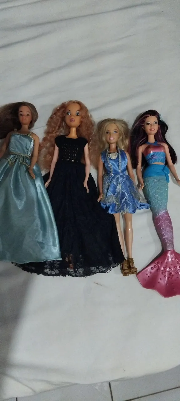 Bonecas diversas