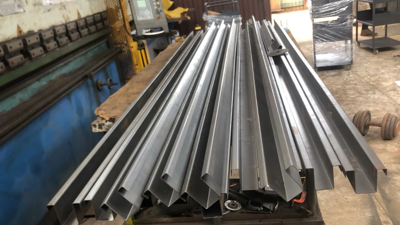 Canaletas de água calha de posto padrão 24 metros 