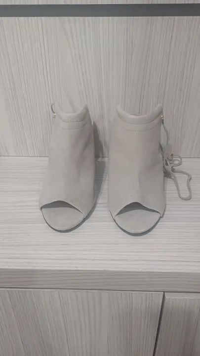 Sandália 36 Carmim cinza com tiras - Foto 2