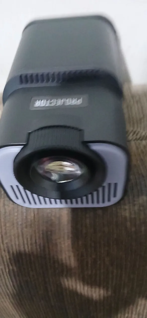 Projetor Portátil Compacto HY320