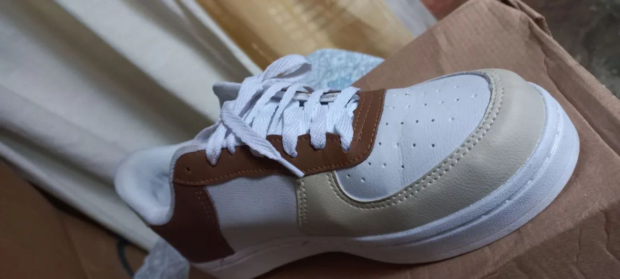 Tênis Casual Branco e Marrom - Foto 2