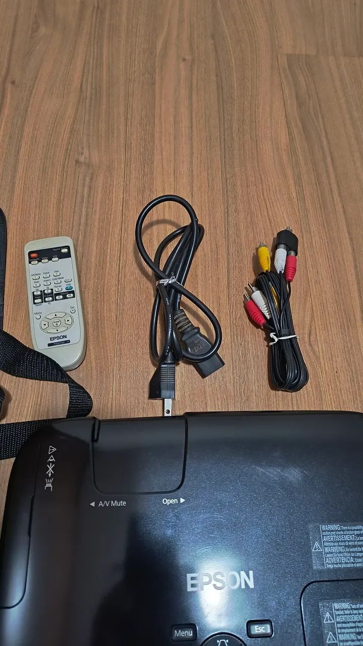 Projetor Epson Power lite S8+ - com Acessórios e Bolsa de Transporte - Foto 2