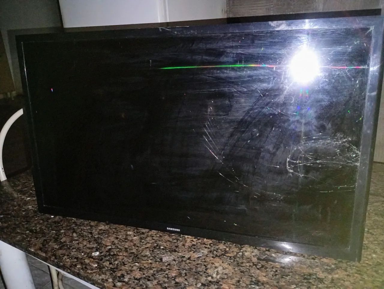 TV Samsung com tela danificada... PARA RETIRAR PEÇAS.  - Foto 2