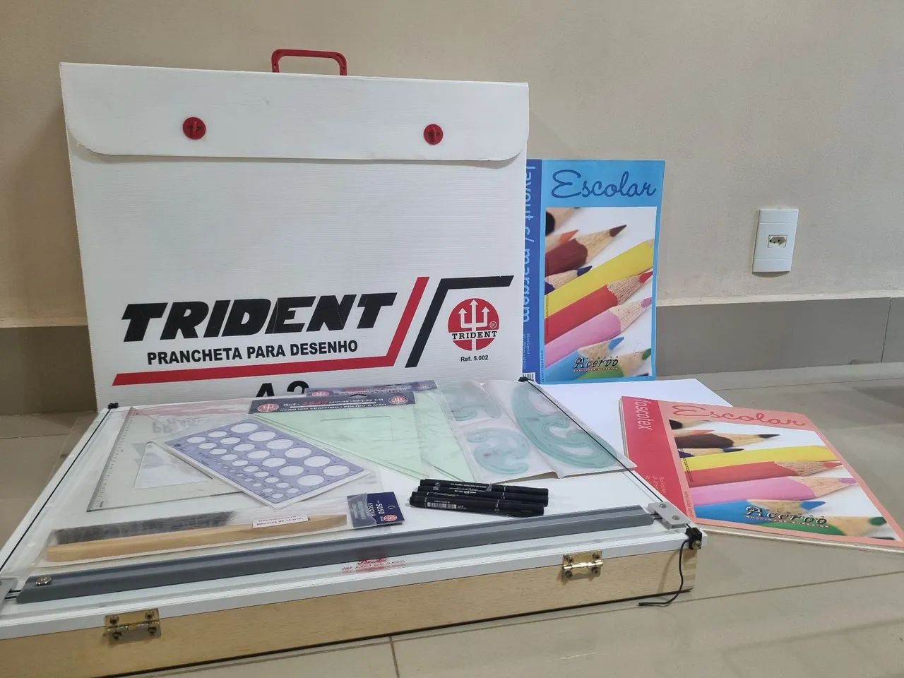 Vendo Prancheta Portátil A2 com Régua Paralela e alguns materiais  - Foto 2