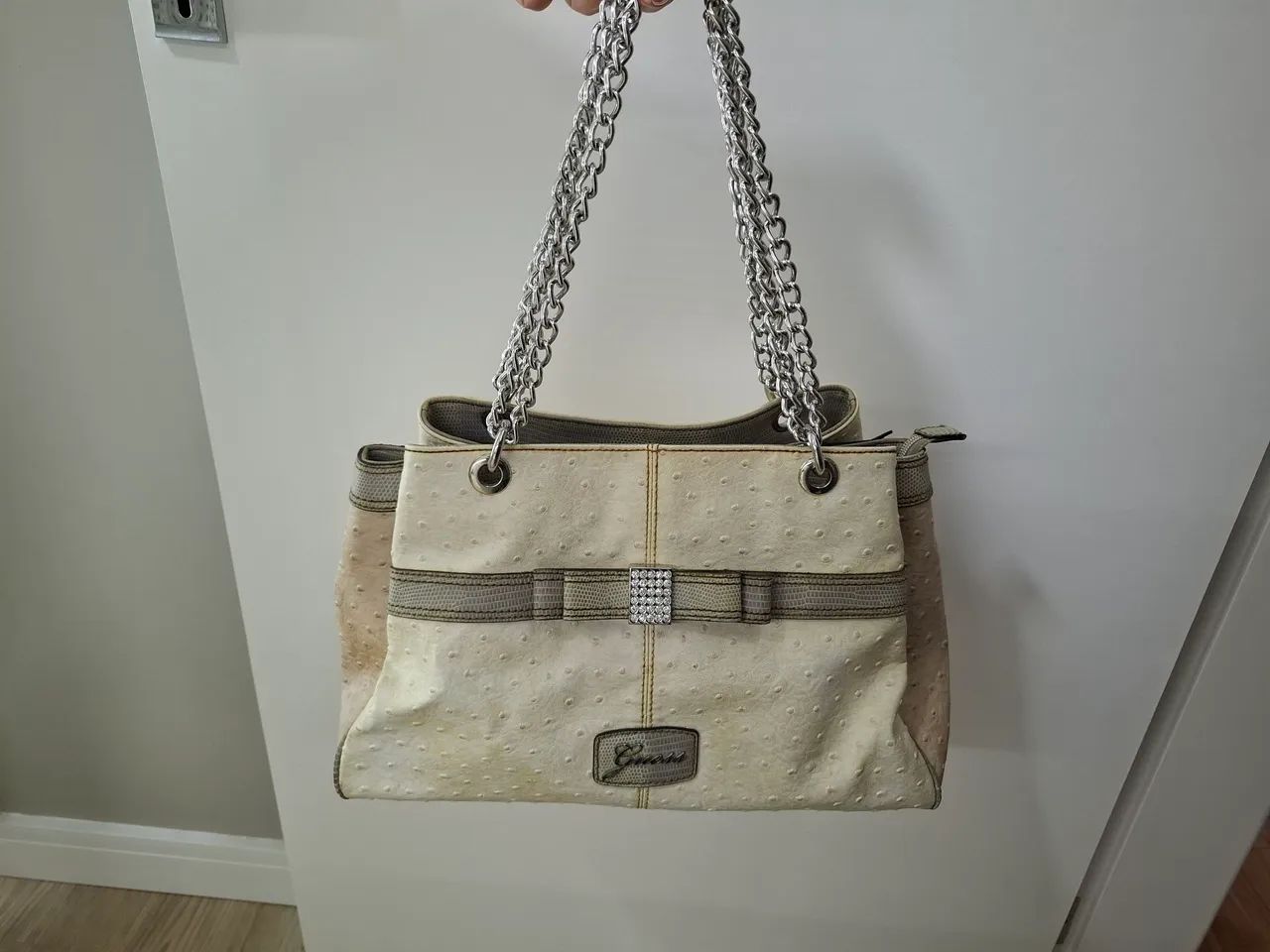 Bolsa Guess couro de avestruz