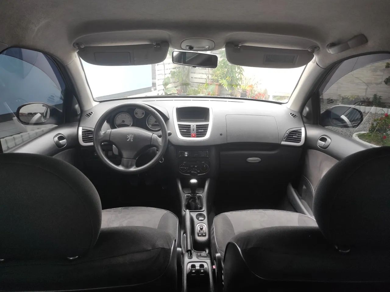 Peugeot 207 XR Sport 1.4 8v - Foto 2