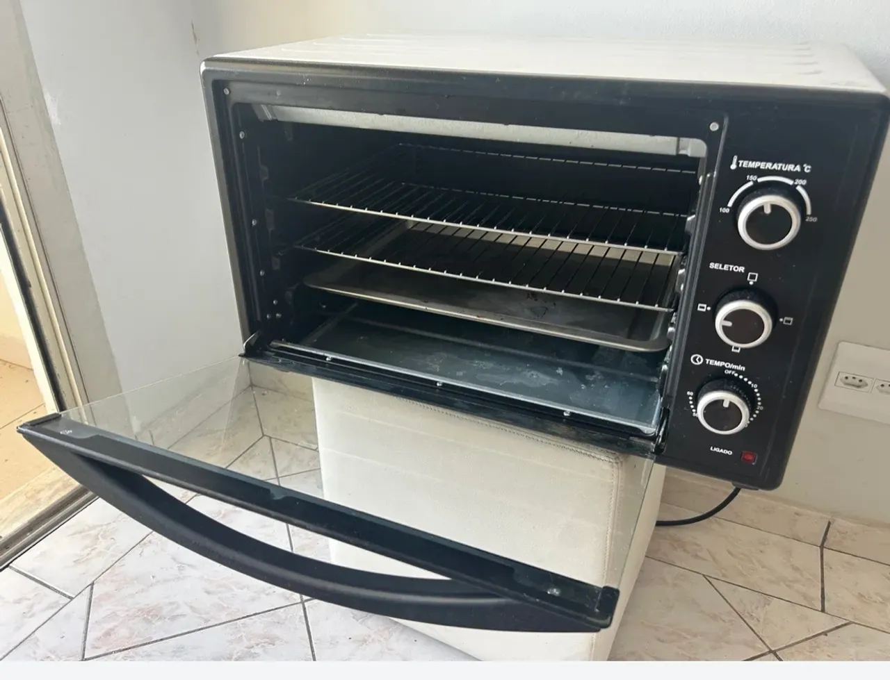 Forno Elétrico Compacto - Perfeito para sua cozinha!