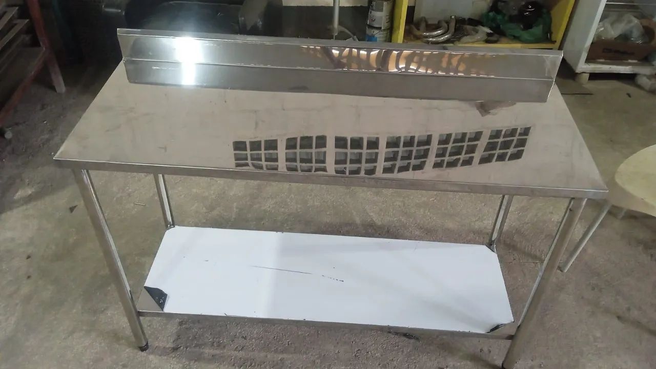 Mesa de aço inox com prateleira 136x53