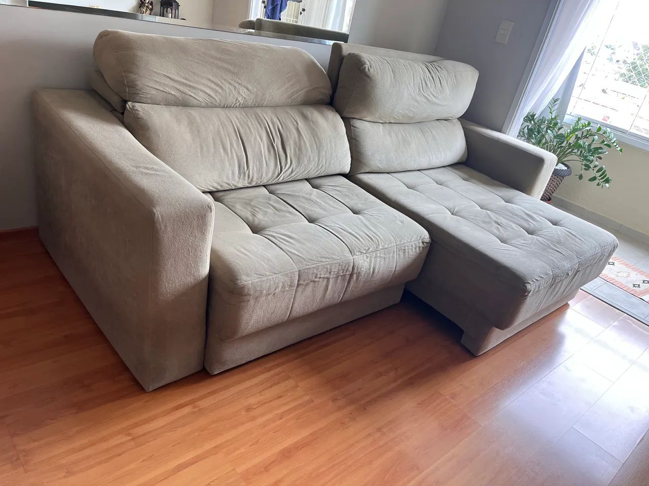 Retractable Sofa in Suede64169234529026122