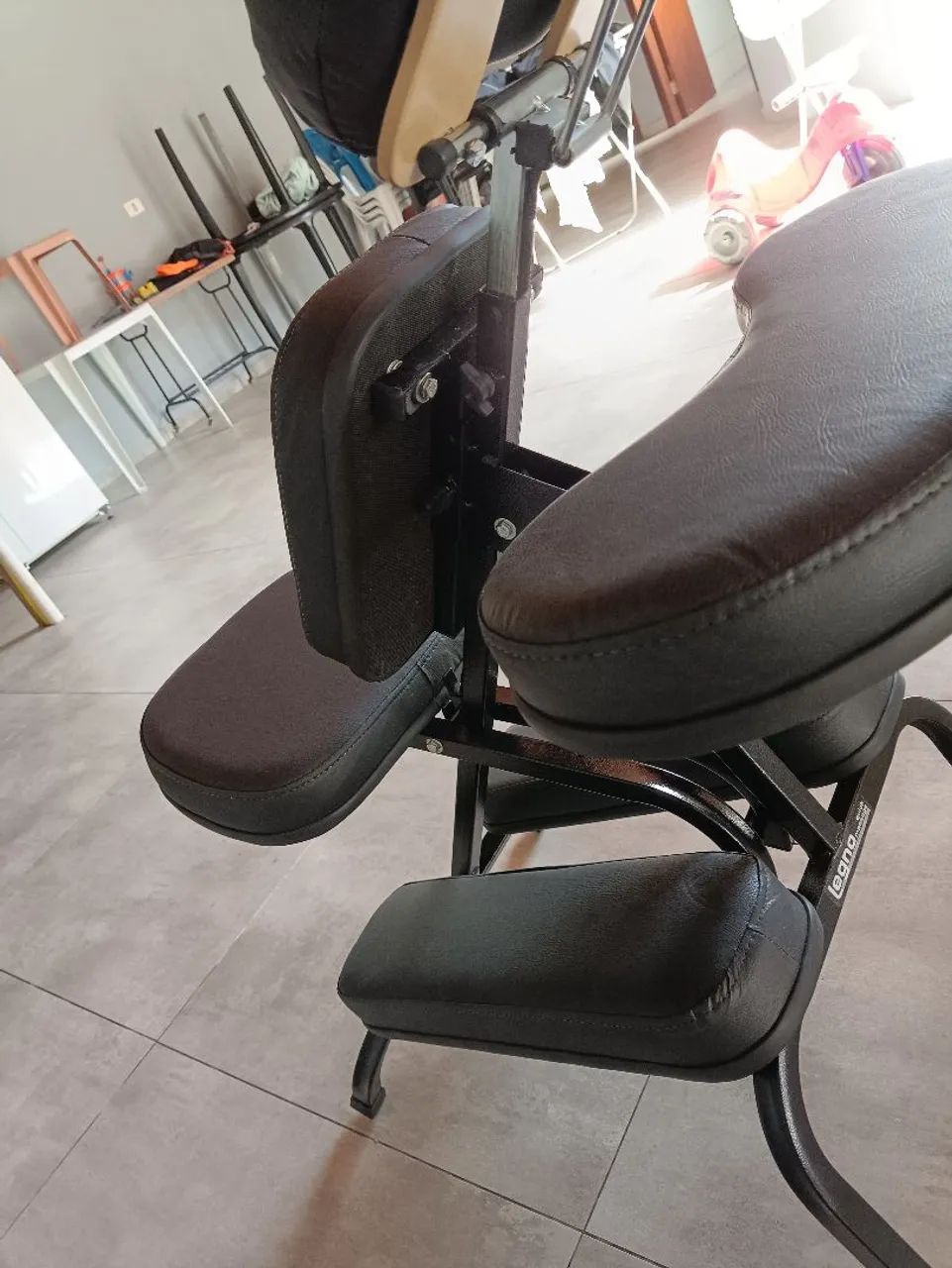 Cadeira de Quick Massage/Shiatsu Preta LEGNO + Bolsa para Transporte- Usada apenas 1 vez - Foto 4