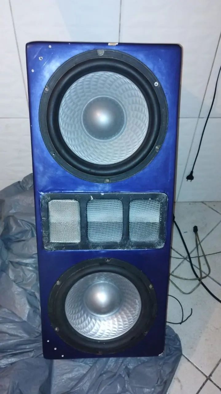Caixa de Som Potente com Dois Alto-Falantes