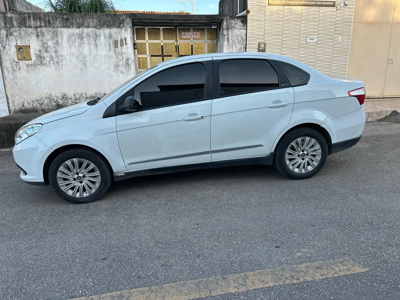 Grand Siena 2015/15 motor 1.6 Essencia