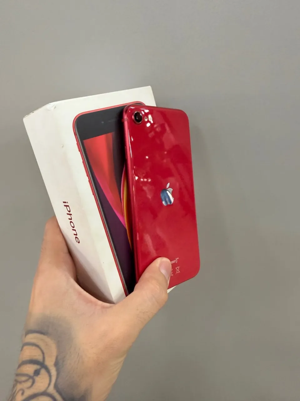 Vendo iPhone SE 2 geração!!