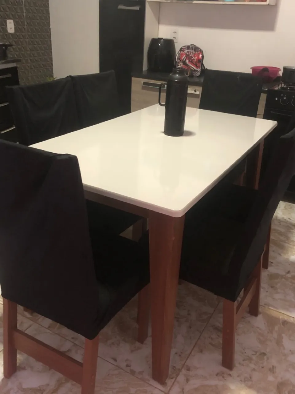 Mesa de jantar com 6 cadeiras