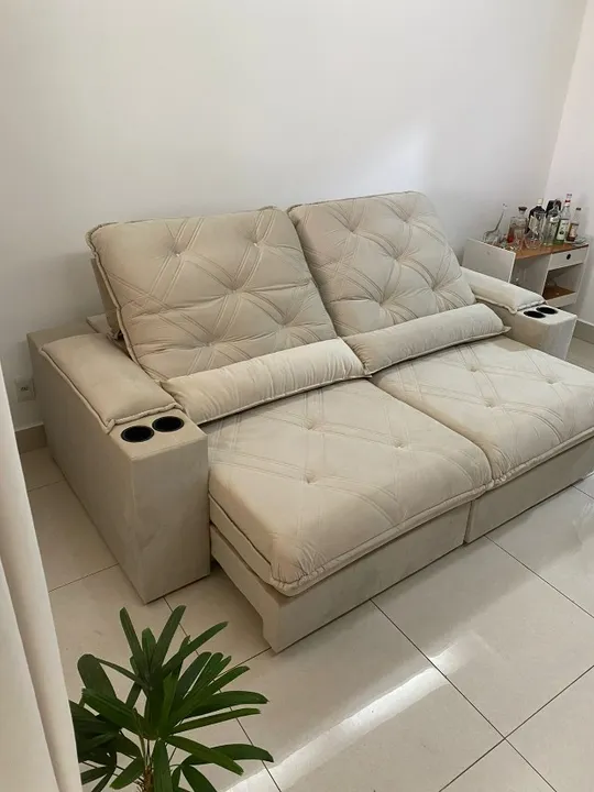 SOFA RETRATIL E RECLINAVEL CATRACA BLINDADA E PORTA COPOS MATERIAL DE LONGA DURAÇAO