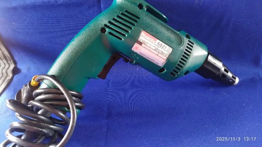 PARAFUSADEIRA ELETRICA MOD. 6821 570W PARA DRYWALL 127V MAKITA